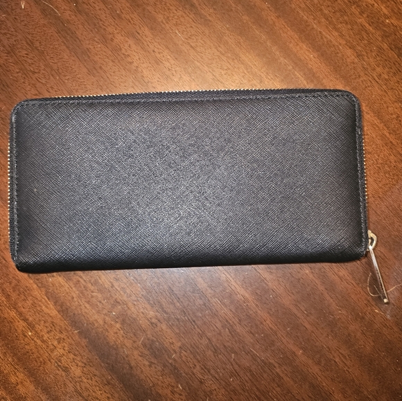 Michael Kors Wallet in black zippy wallet - Picture 3 of 9